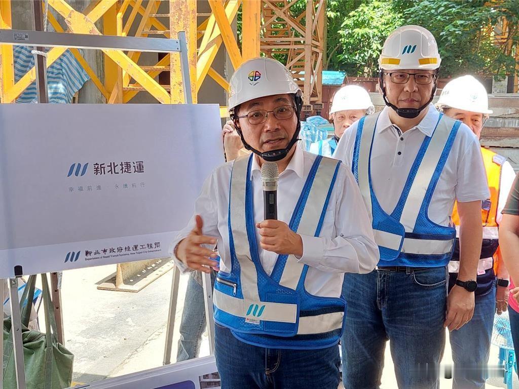 记者真是坏，特朗普被枪击，管侯友宜什么事啊
今天，新北市长侯友宜出席新北市活动，