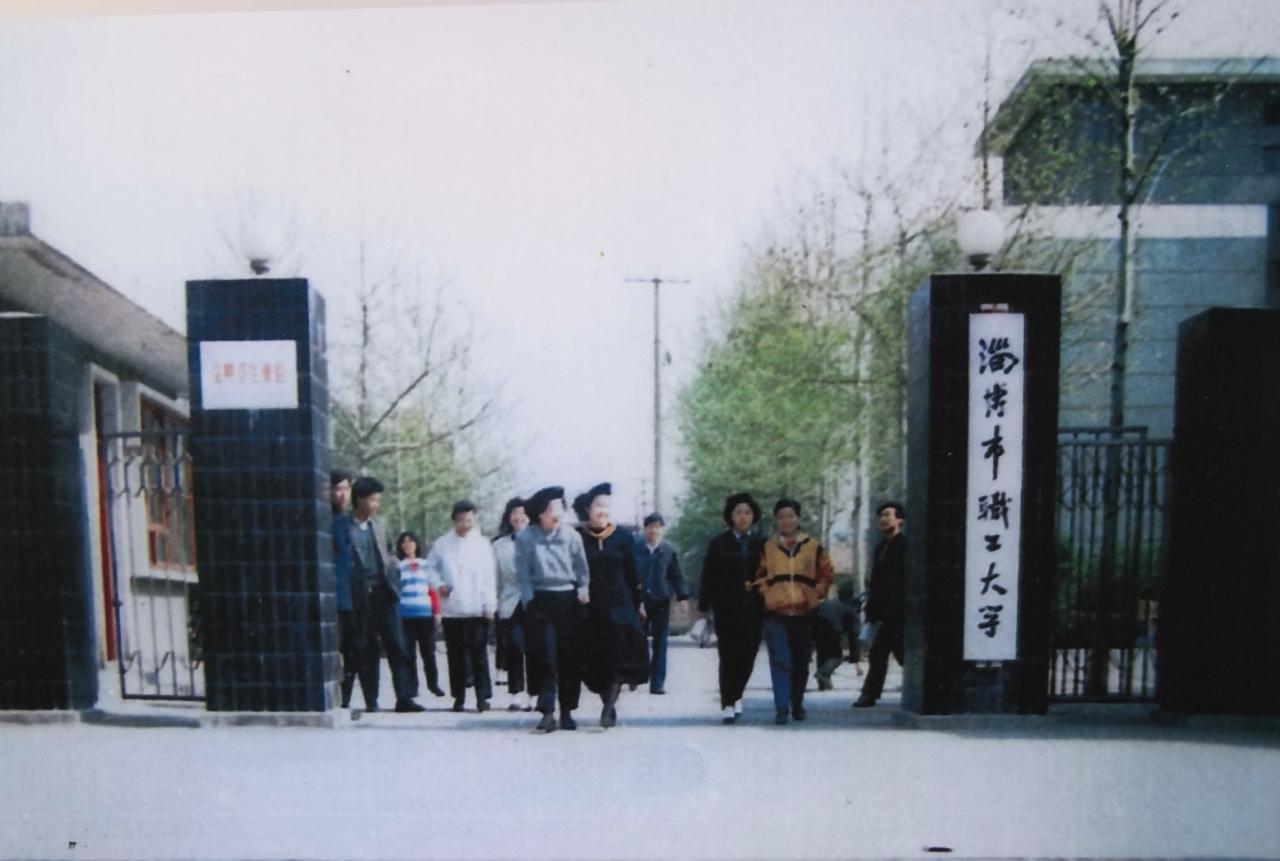 淄博记忆（2）
淄博这所学校你有印象吗？在那恢复高考、补习培训、崇尚文凭的时代，