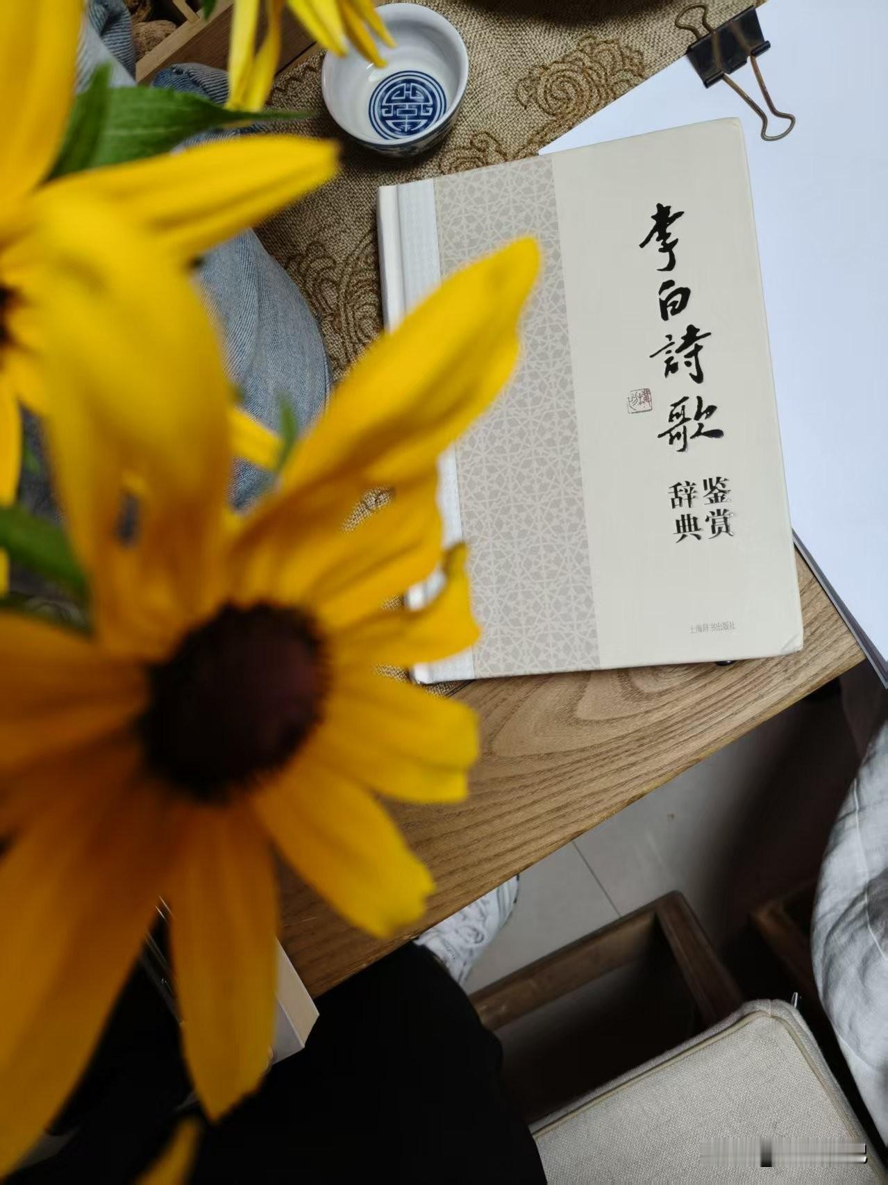 说实话，我以前也傻。

一天发七八条，啥都写。吃个饭写，看个剧写，连做梦都得记下