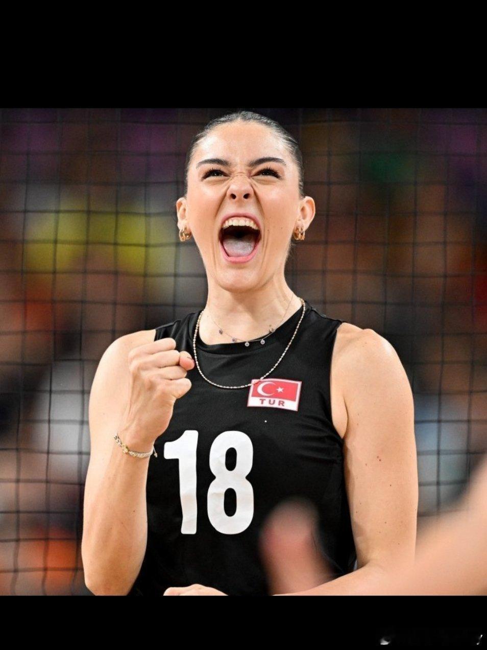 【媒体专访泽赫拉谈奥运前受伤】你认为职业生涯中最困难的时刻是什么？泽赫拉·居内什