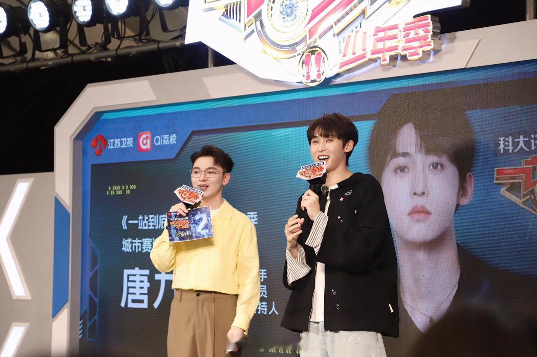 唐九洲靠做数学题解压一站到底少年季 唐九洲的解压方式也太硬核了吧！刷娱乐视频多放