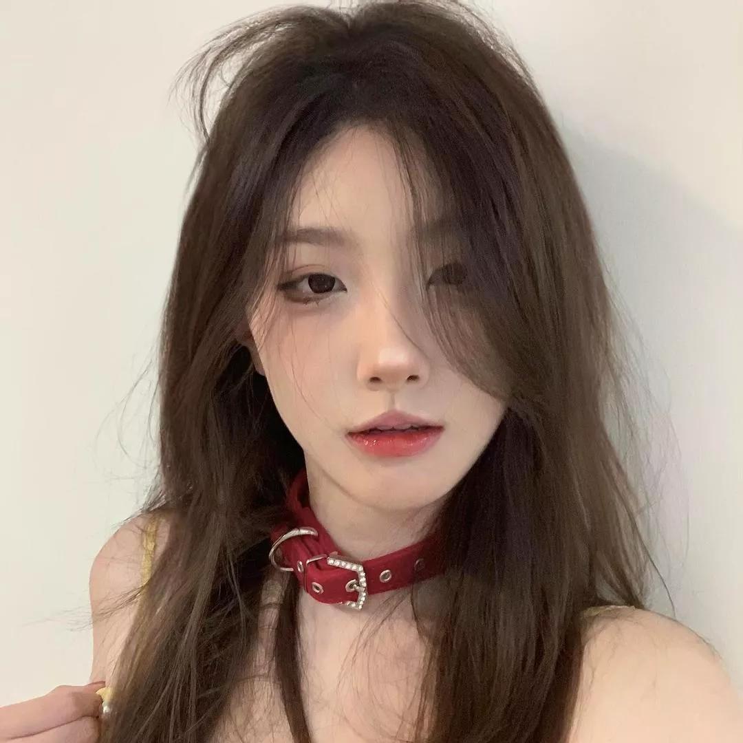 撩人眼球的红唇与皮绳，尽显都市女孩的时尚与诱惑！红唇生活照 街头红唇写真 红唇卷