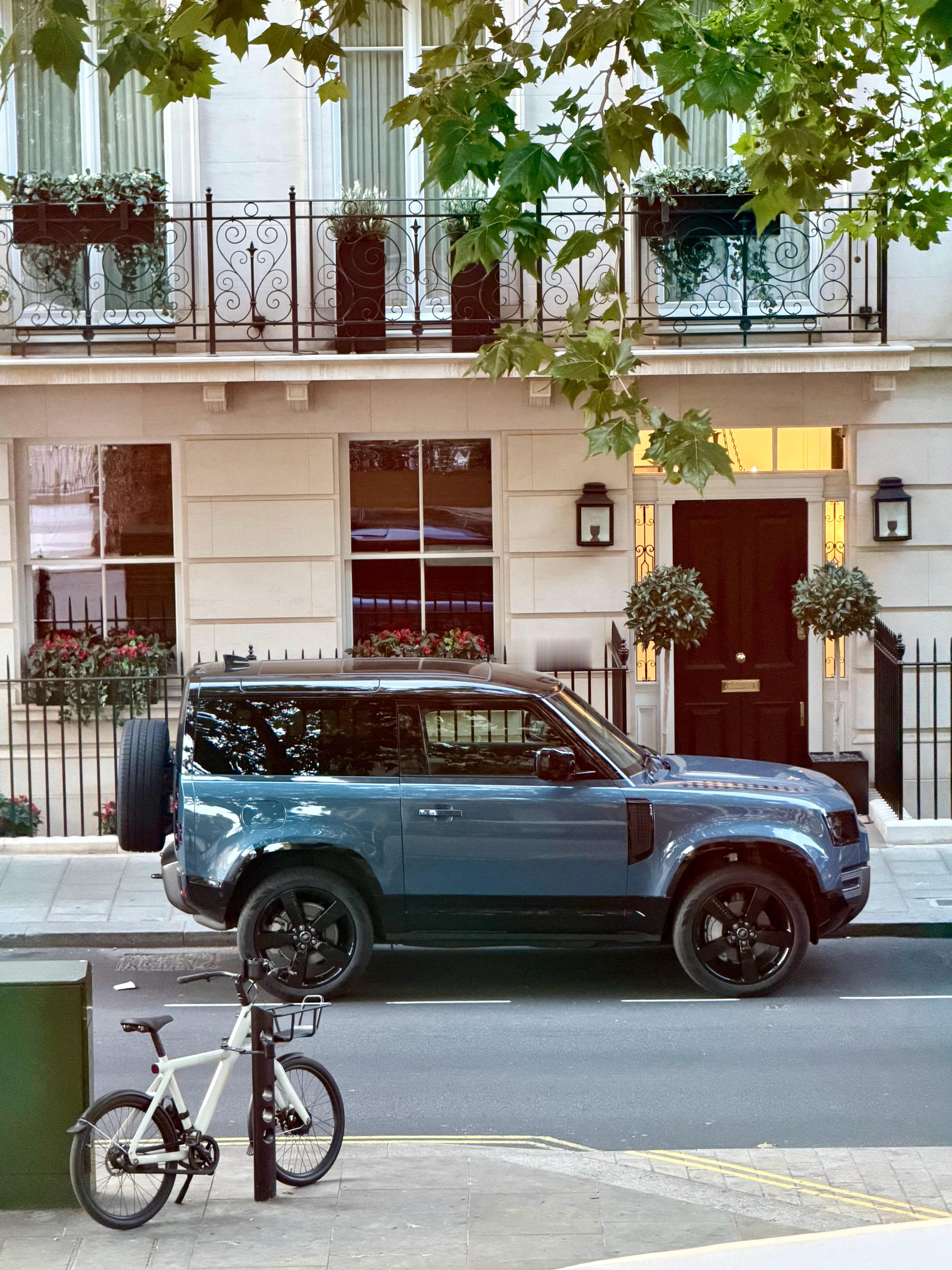 卫士90这尺寸，在英国看着真舒服啊，喜欢。 英国·Hyde Park
