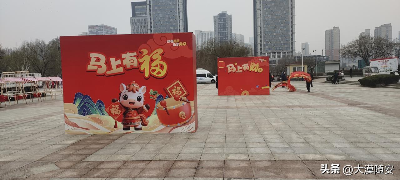 看看这里，有很多独自游玩的老头，他们大概都和我一样，喜欢独处吧，老了，不愿意凑热