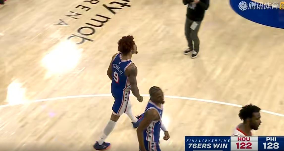 76人队加时战胜了火箭队的最大功臣是保罗-乔治，保罗-乔治的一次抢断、一个三分，