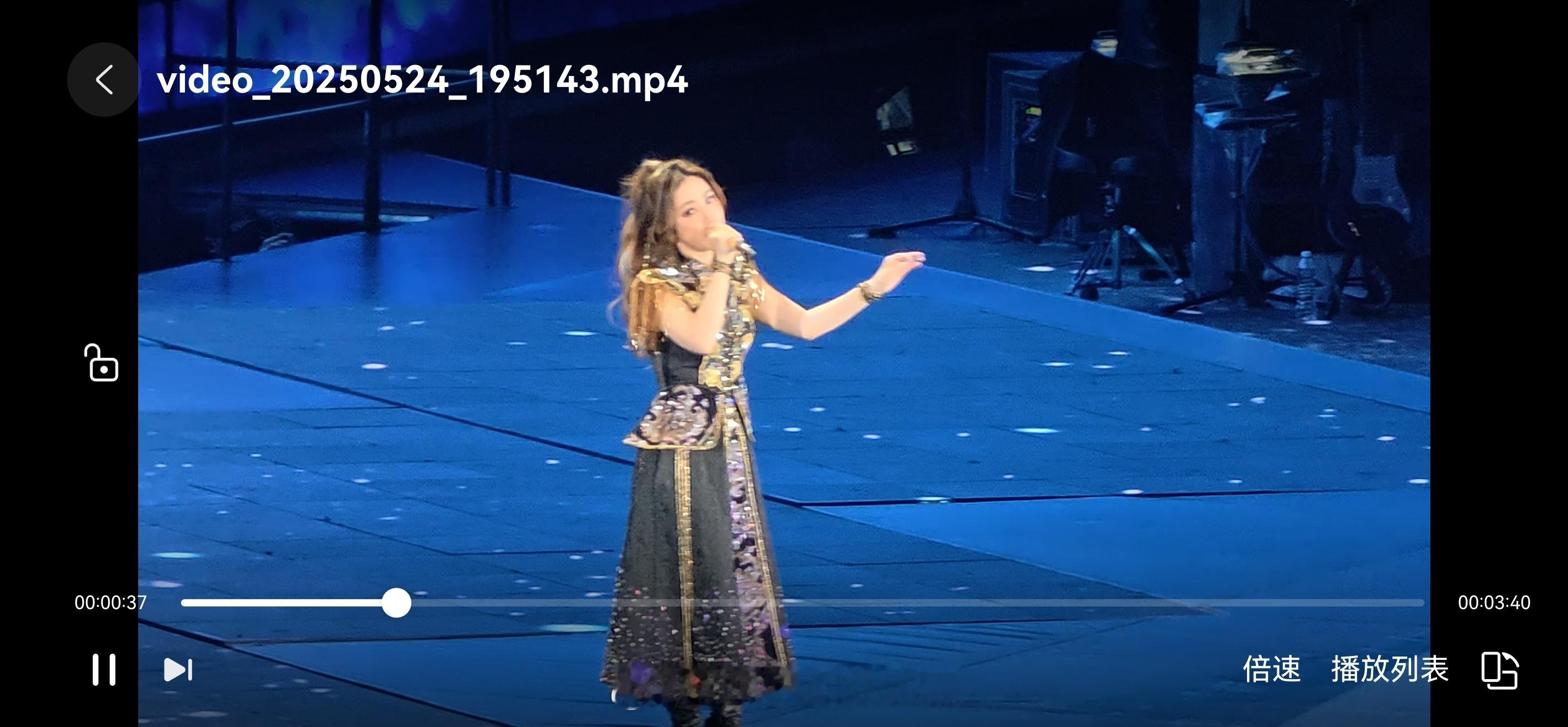 刚刚无意之间翻到当初邓紫棋演唱会用vivo X200 Ultra+400mm增距