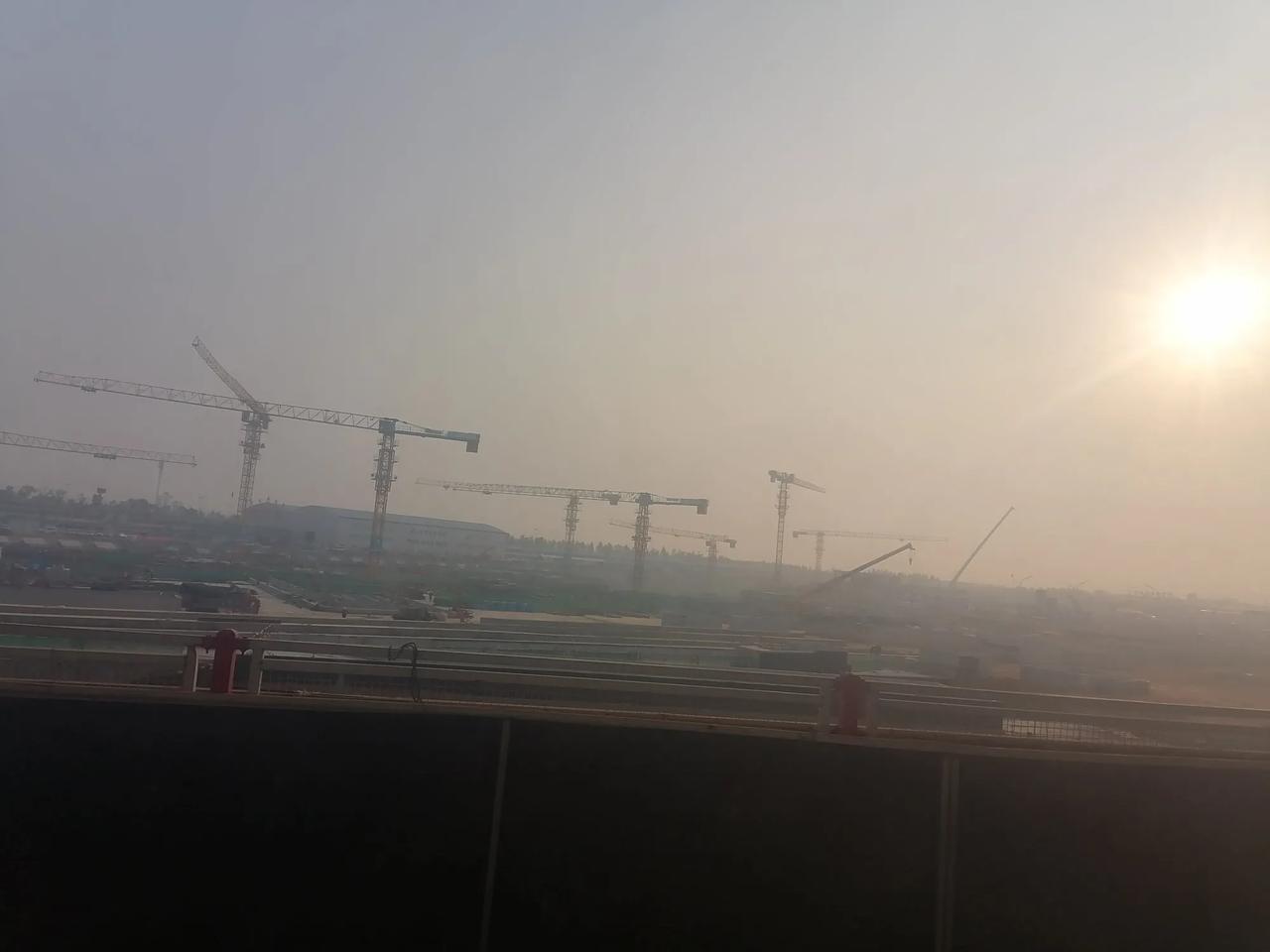 大家好，我是水电工星仔，夕阳余晖之下，这个时间段，寓意着黑夜即将来临，也初见自毁