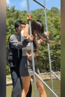 不要羡慕，遇到坦克该你哭了 