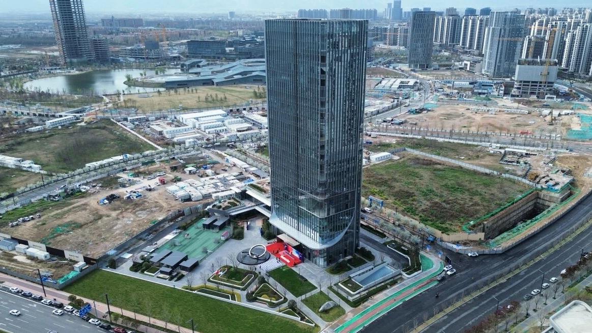 高新三期未来之瞳企业总部项目进入兑现时刻，总建面6万㎡的嘉和中心（一期）正式投用