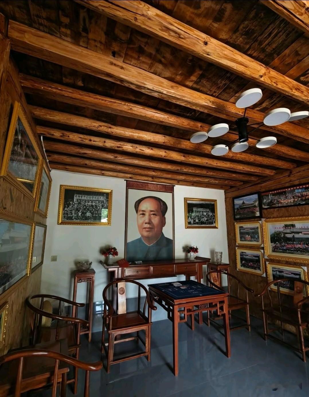 1942年，伟人患上严重疟疾，高烧不退。当时延安药品奇缺，好不容易弄到几支奎宁。