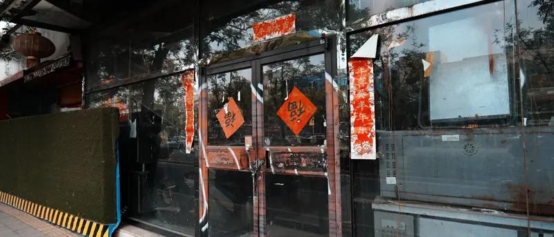 会不会因为一家店不开门而吐槽，得看具体情况。要是常去的那家咖啡店，就盼着去喝那口