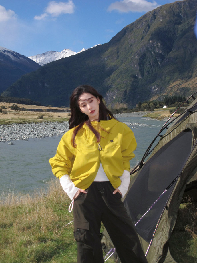 刘诗诗登山服look刘诗诗露营吹吹风 刘诗诗登山服look 