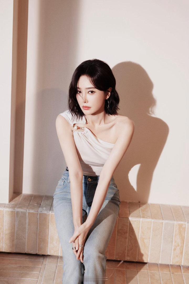 秦岚方回应与金子涵相关争议看到秦岚方回应与金子涵相关争议，瞬间就心疼秦岚和金子涵