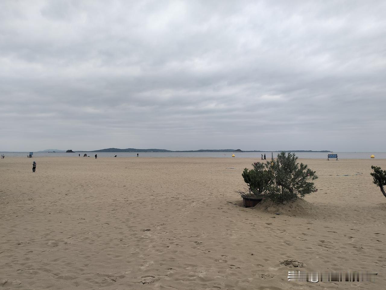 刚刚，在高新区又听到“轰隆、轰隆”两声巨响，在家里明显听到窗户晃动的声音，谁知道