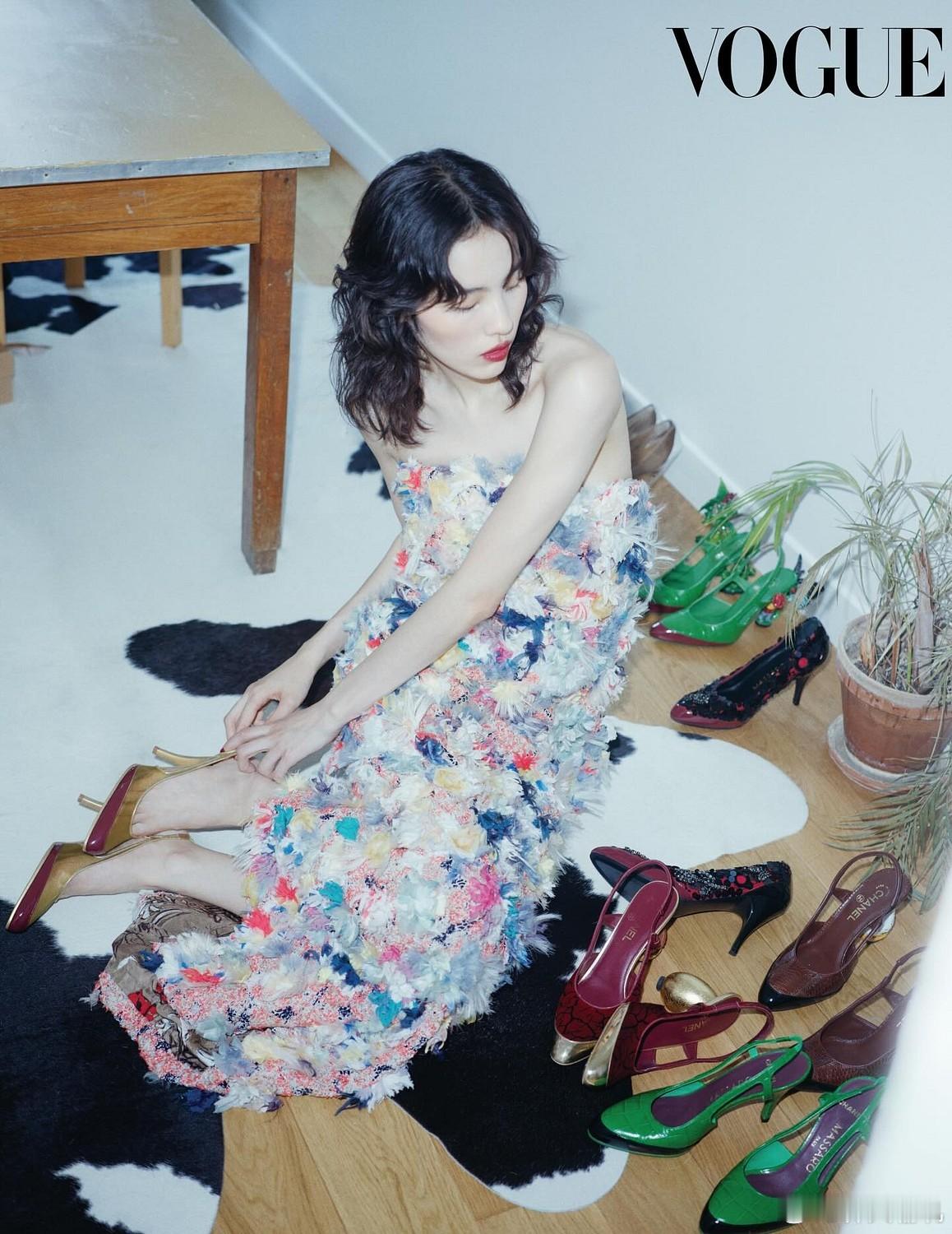 大模特 SONG AH - VOGUE KOREA AUGUST 2026 衣服