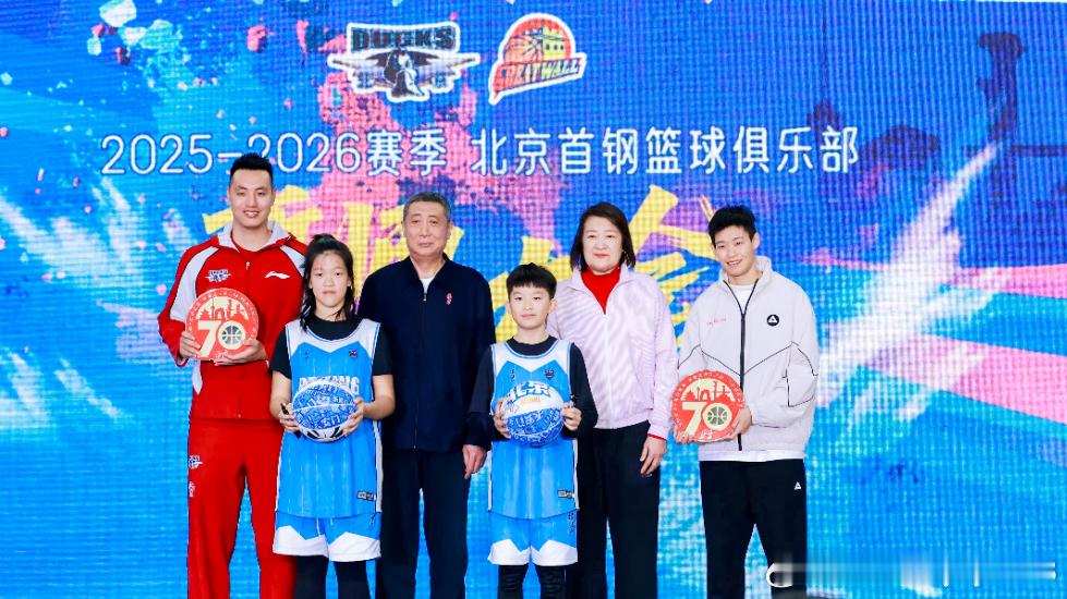 今年是北京篮球建队七十周年，几代人热血坚守，首钢精神常在。CBA新赛季， 兄弟们