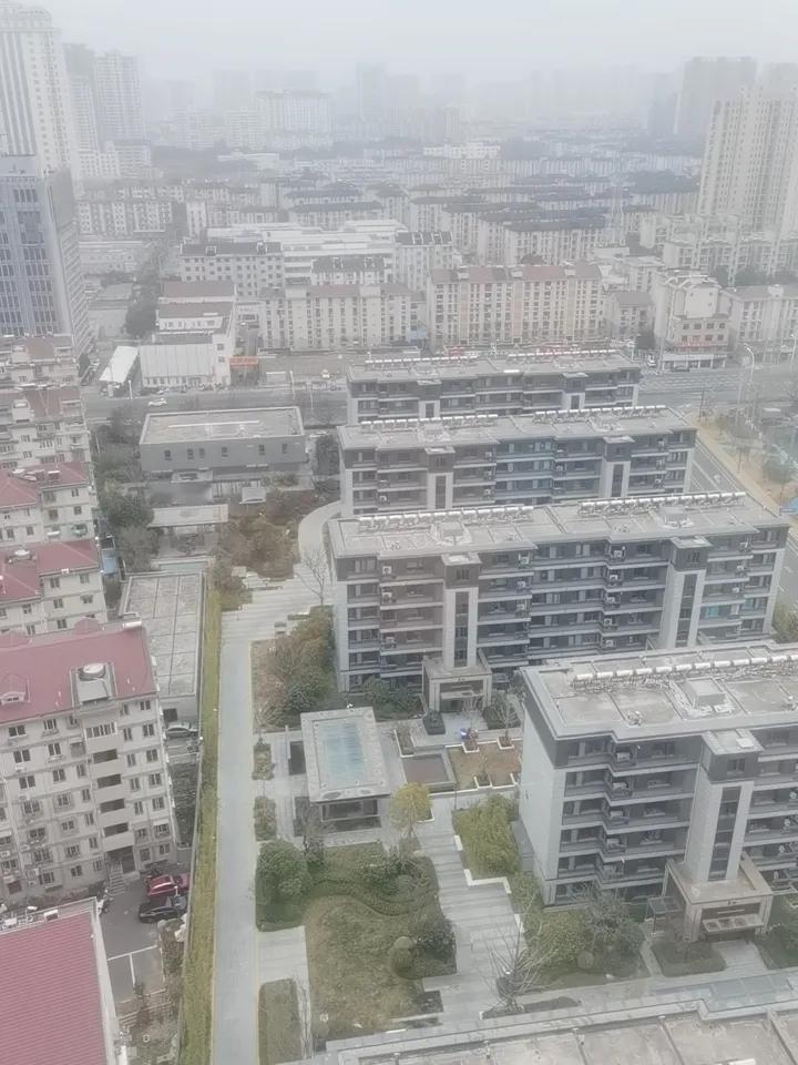 有首歌，幸福在哪里？
到底幸不幸福？这本来就是伪命题，人这一生哪有一帆风顺，意外