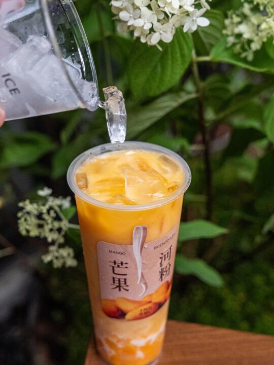 好喝的耶！我也喝到蔡依林同款芒果河粉咯！！