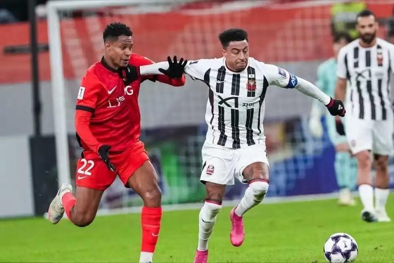 海港在本轮亚冠输给了韩国首尔FC
很多球迷质疑中超冠军的含金量
其实上港的厉害是