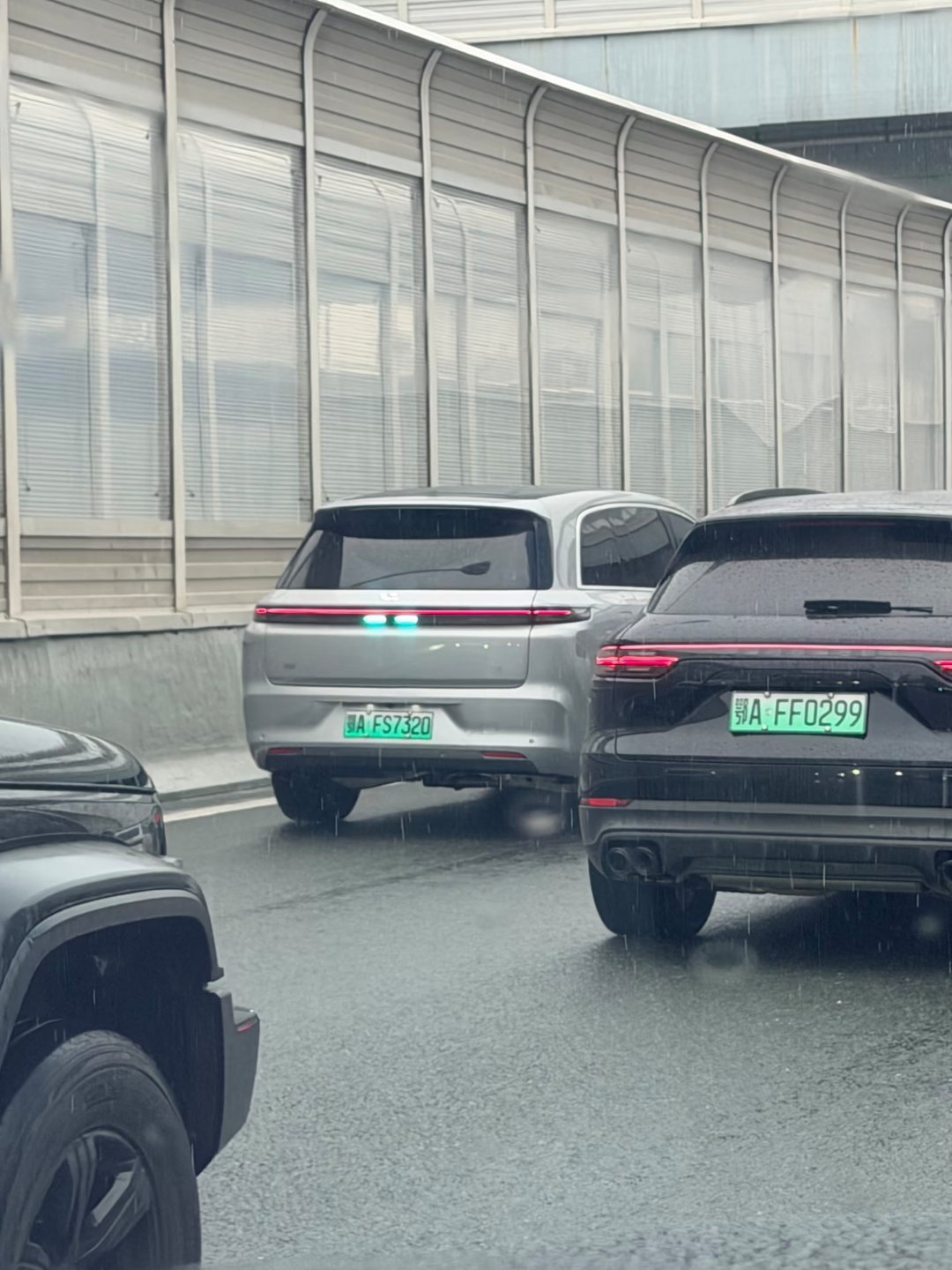 小蓝灯 该不会要成为历史了吧，我觉得这个灯还挺好看的，为什么会不合规呢