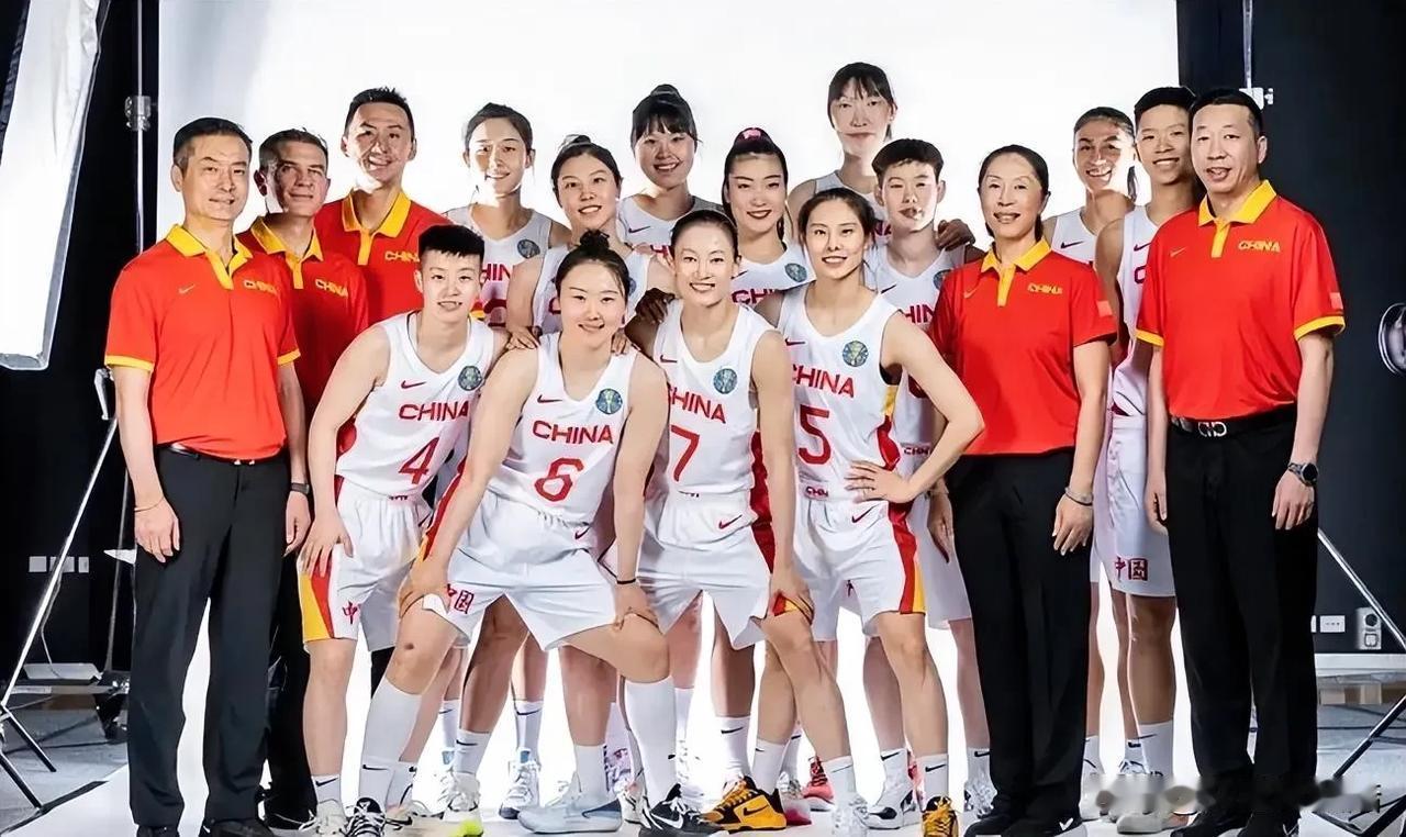 中国女篮现役十大后卫排行榜：

1、王思雨
2、杨力维
3、李缘
4、武桐桐
5