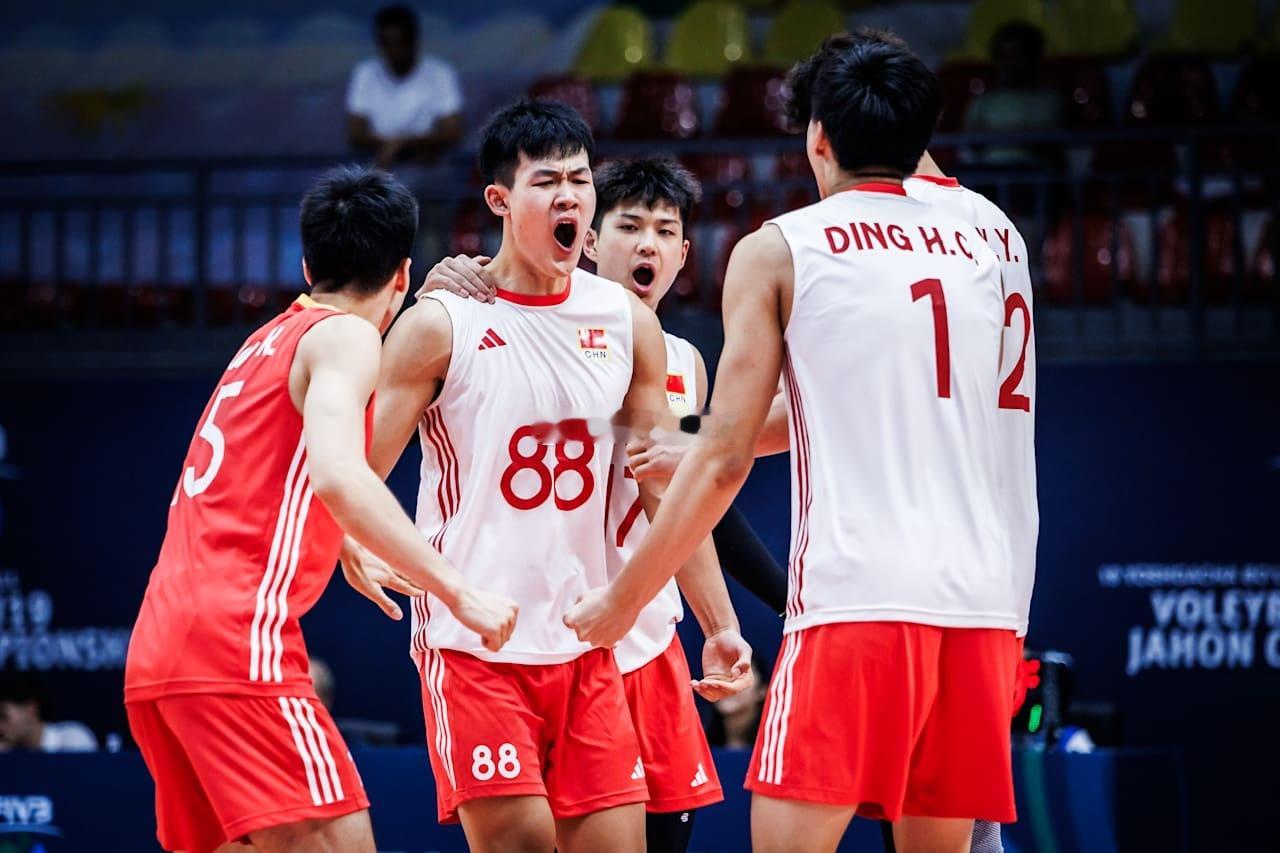 中国U19男排3-2阿根廷男排中国男排个人得分李旭阳：22分（43扣21中9失误