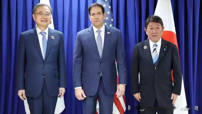 美日韩三国外长7月22号在马尼拉碰了个头，会后连份共同声明都整不出来，各发各的。