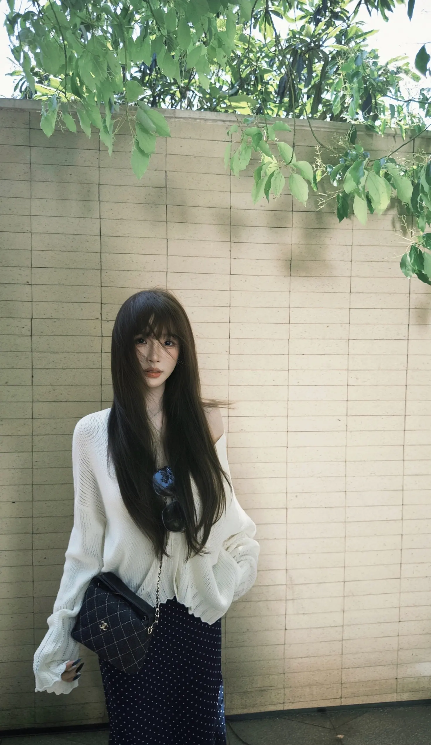 你总以为你不够好 你够苗条和美貌 可是完美谁能打造 做你自己就很好