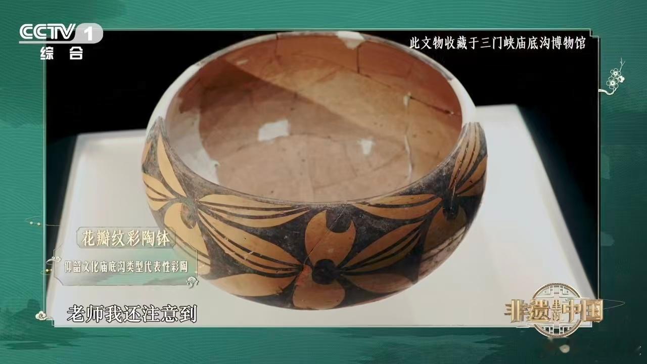 几千年前的陶瓶喝完水自动下班 尖底陶瓶盛水前后姿态完全不同，满水直立空瓶倾倒，远