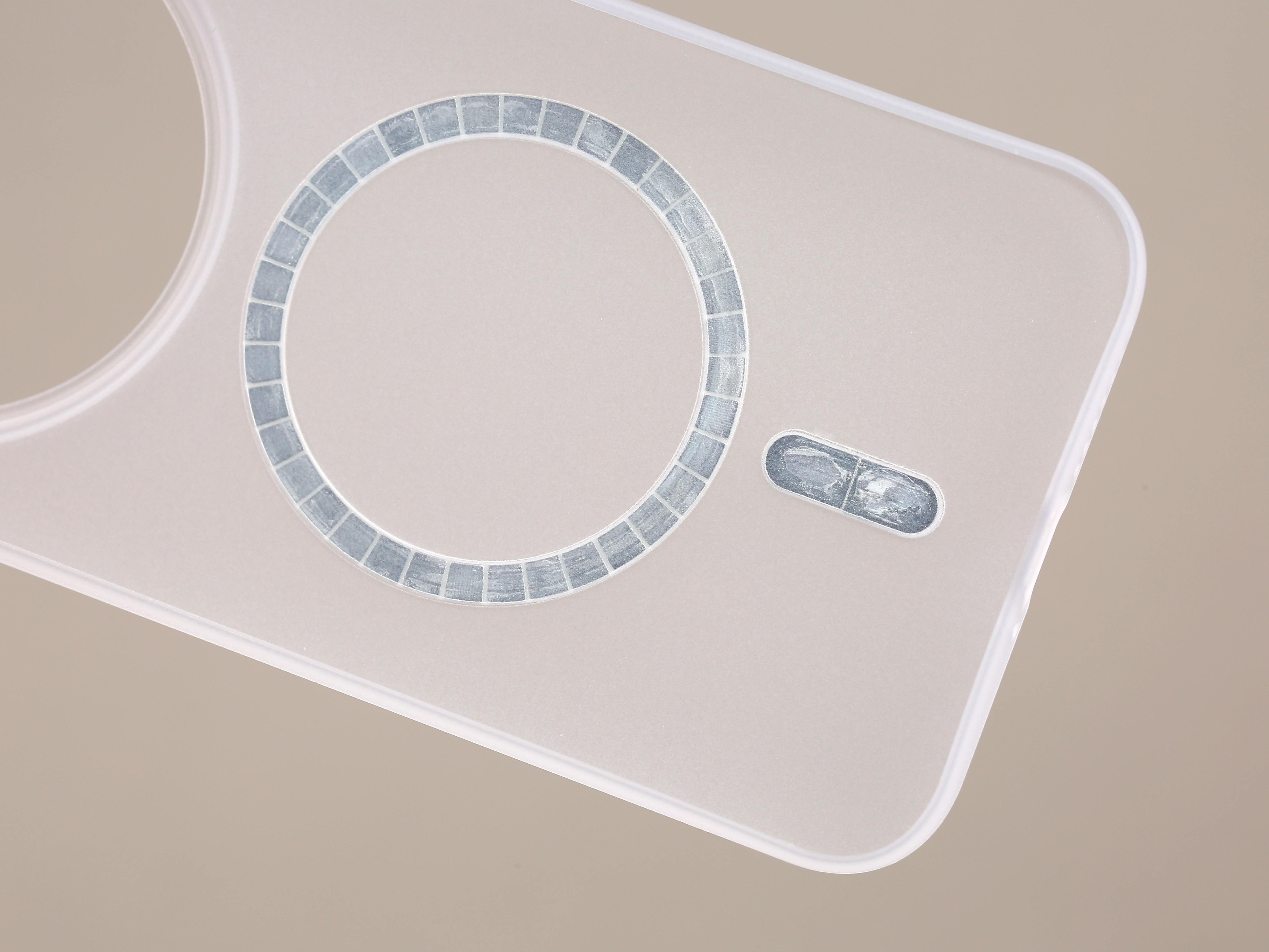 PP 磁吸壳，真磁铁外置方案我们尝试过三种 PP 磁吸壳方案，最早是磁圈凸起的（