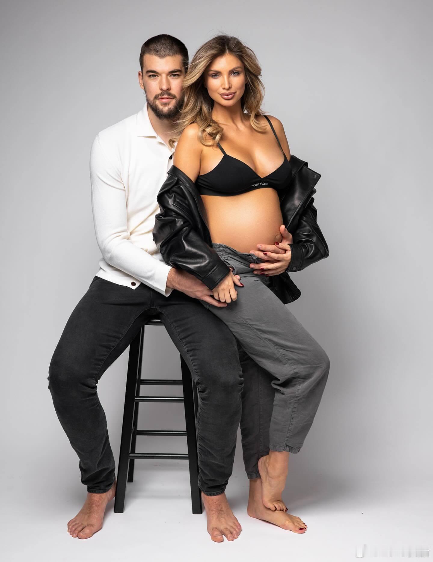 随队记者：伊维察·祖巴茨因个人原因将缺席今晚对阵骑士队的比赛。这跟交易无关。他的