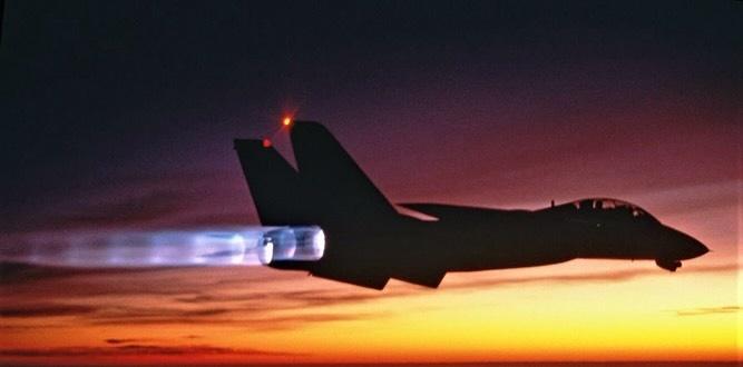 猫宁。霞光下的F-14大猫