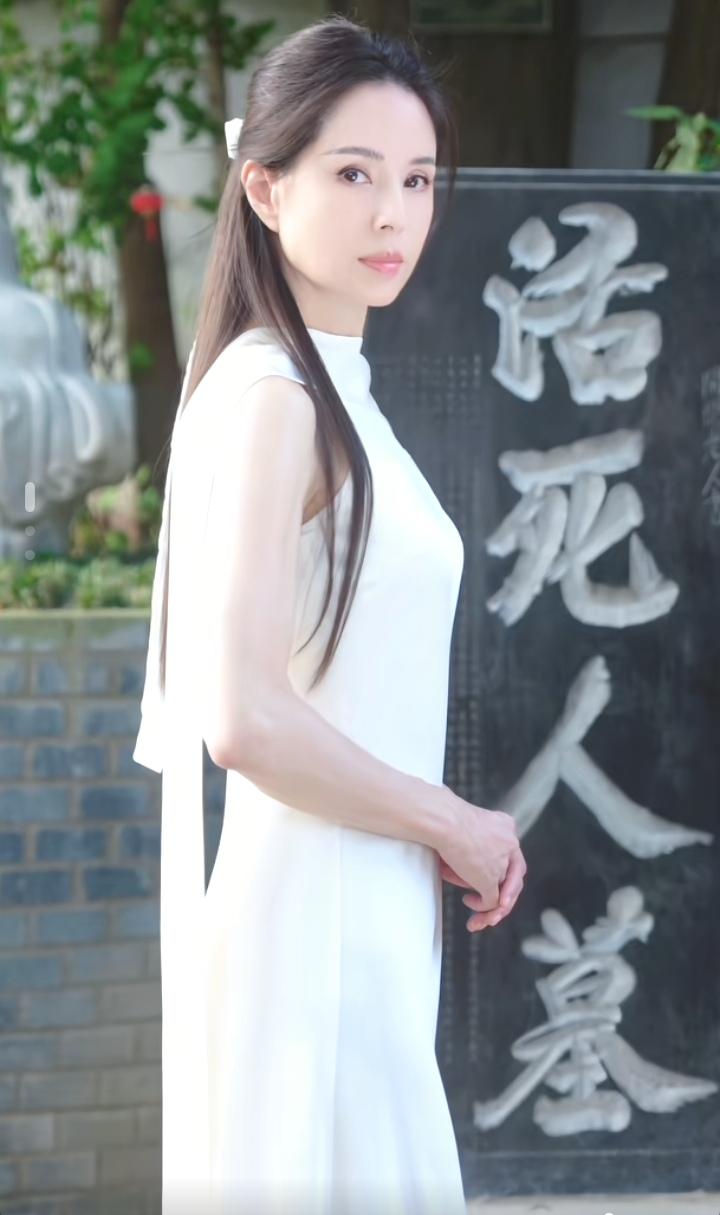 说真的，只要她愿意的话，我肯定愿意跟她一辈子住在活死人墓不出来，因为外面的花花世