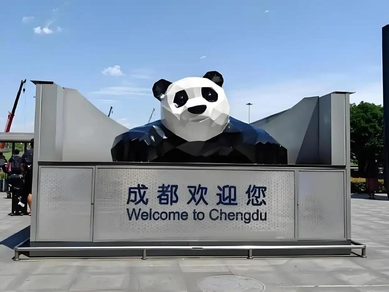 陪新疆侄女游成都攻略
       新疆堂妹的女儿读高一，利用暑假来成都玩。我们
