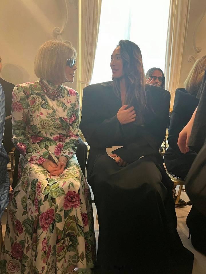 母版《VOGUE》主编安娜·温图尔Anna Wintour ：郑钦文，我们聊一聊