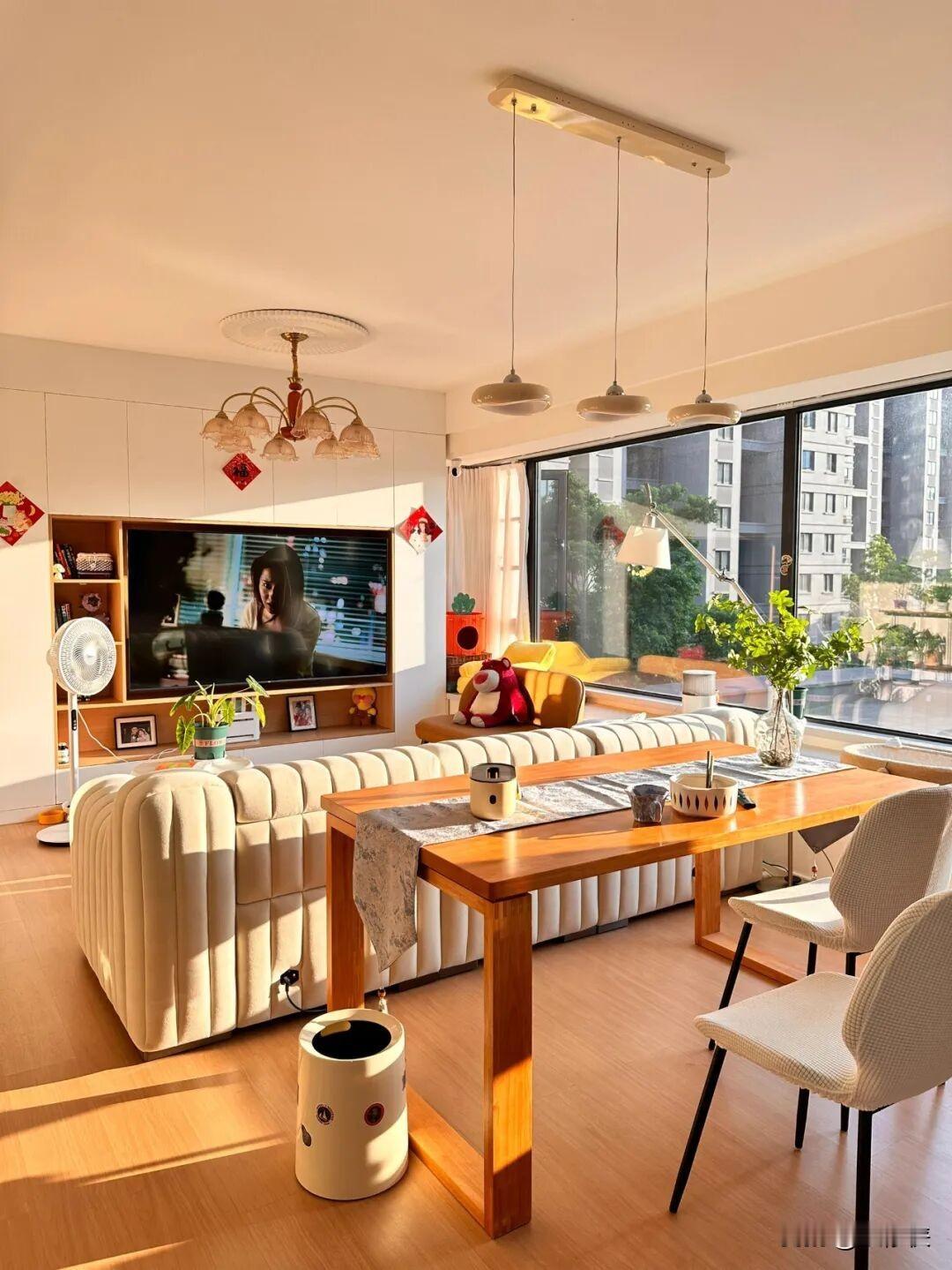 有一种痛苦叫买了“横厅”，不想住也卖不出，彻底沦为不动产
当初看样板间，销售指着