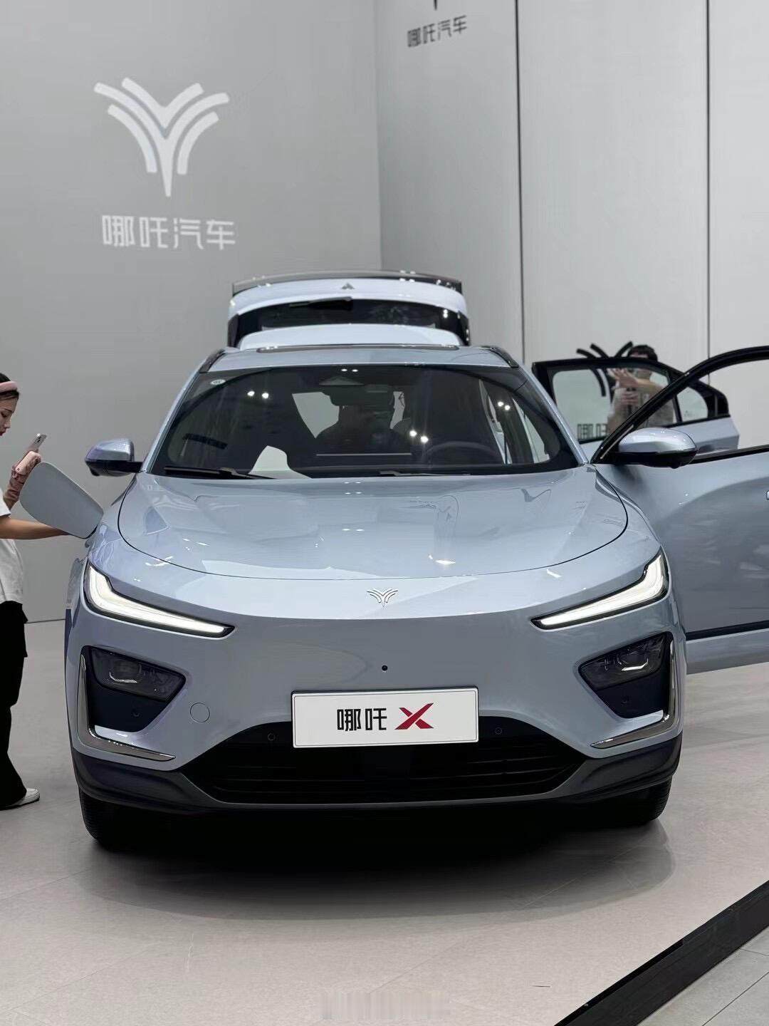 哪吒造车3年烧掉183亿造车是真烧钱啊，183亿投进去连个水花都没有，现在各地招