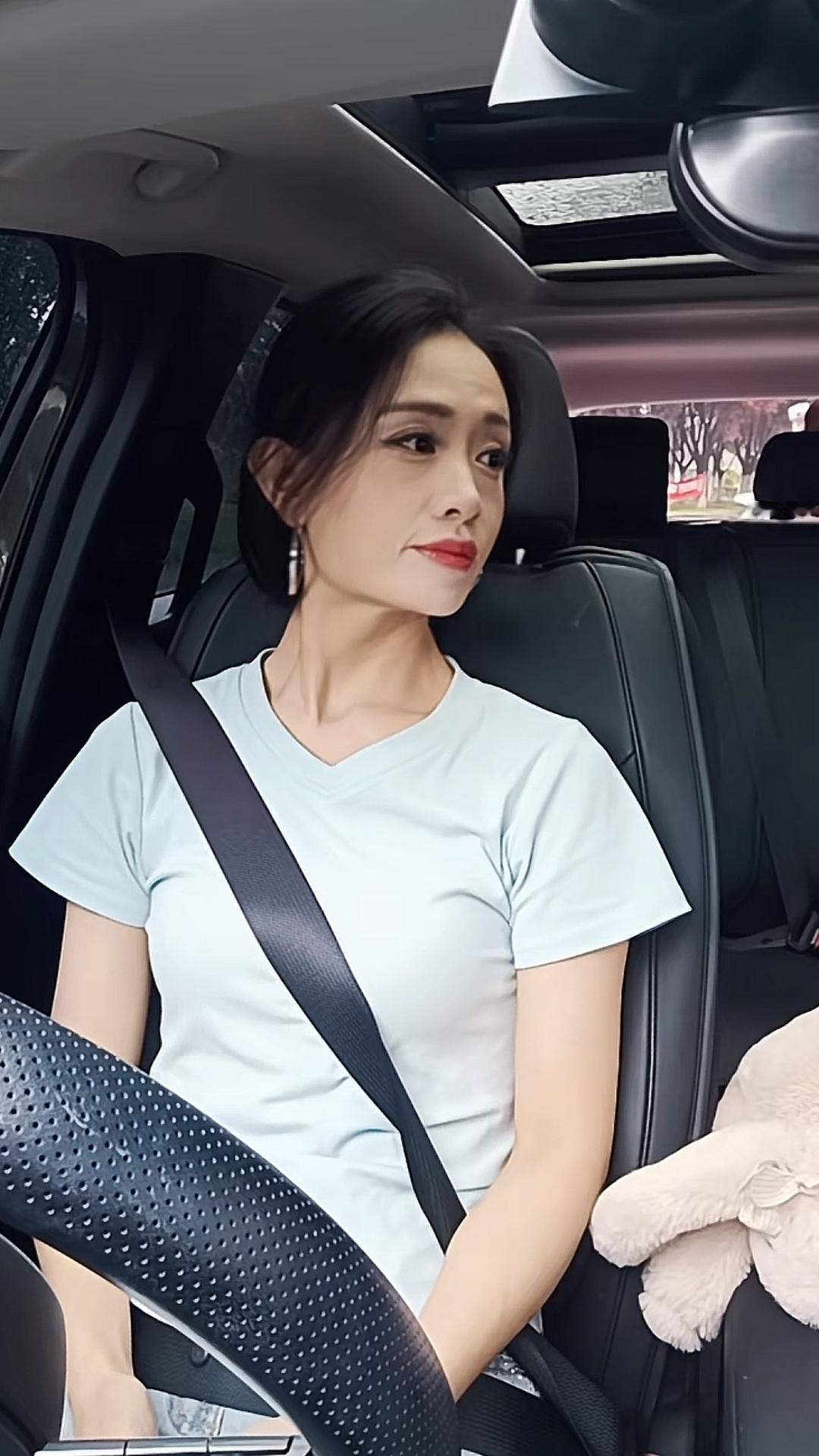温柔有魅力。