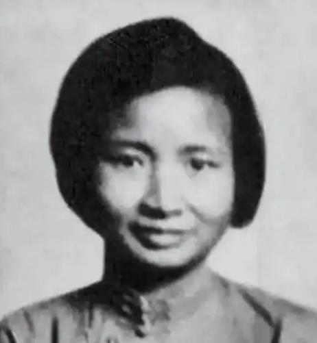 1932年，地下党钱瑛被俘，她敏锐地意识到，丈夫送给自己的珍贵怀表，极有可能暴露