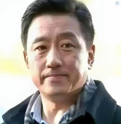 一个演员，戏拍了七成，突然要求片酬翻倍，不给就罢演——他算准了剧组砸进去几千万投