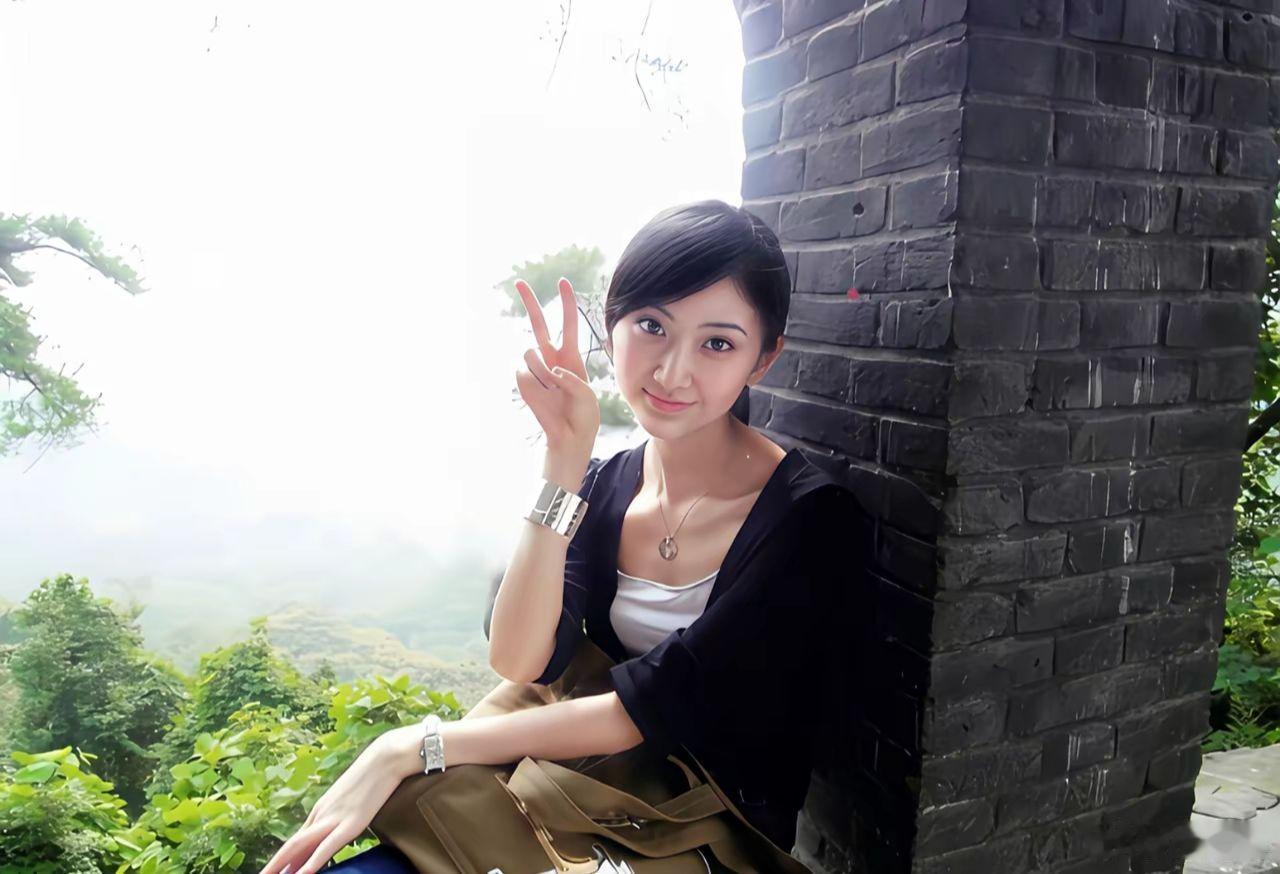 8月27日，孙宇晨在认识景甜3个月后，让人做了一份东西，关于景甜，40多页！事无