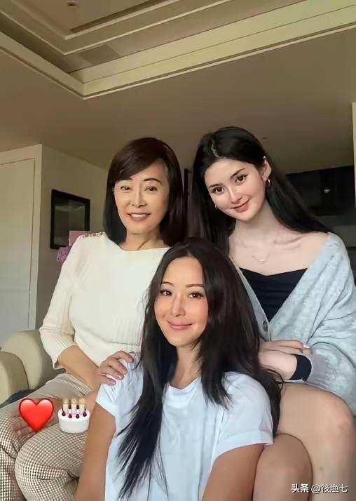 孙芸芸的一句话就把女儿寥思惟生子的事回答的云淡风轻
“我们深爱女儿，也一直支持她