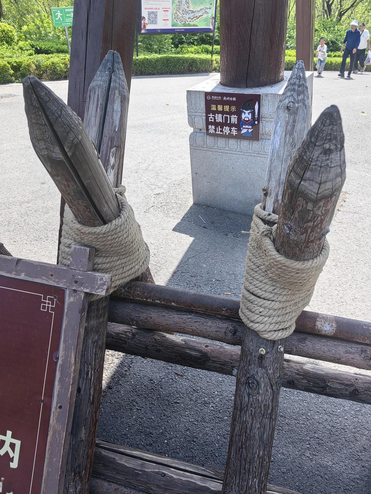 难道夏侯渊是在修筑这个的时候，遭遇黄忠偷袭而被斩杀的吗？身为大将，何苦去做这种事