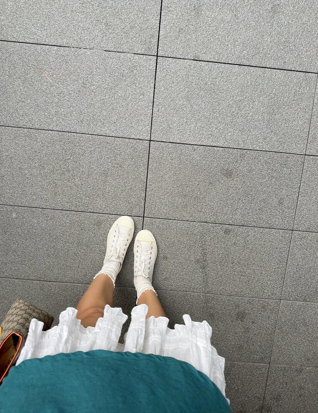 👻搞怪的周二
今天 今天穿这样 爱穿啥穿啥 今天就这样 上班 上班鞋子这么穿 
