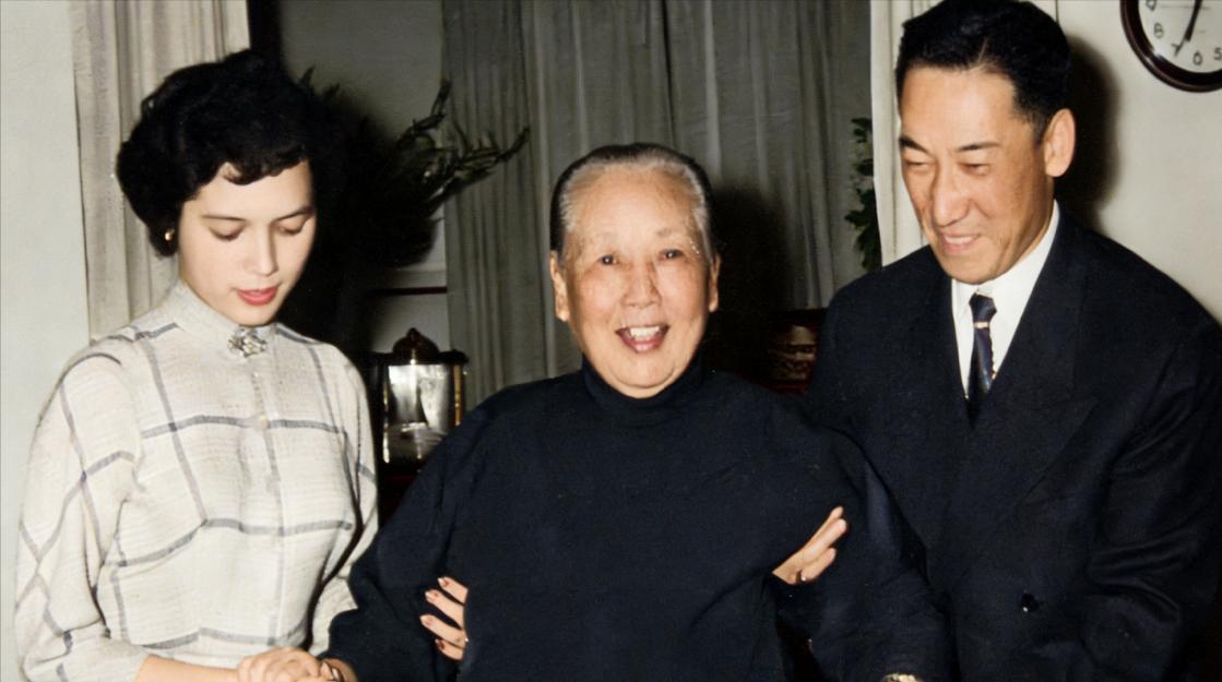 1949年，蒋纬国把养母姚冶诚也接到了台湾，姚冶诚没有兄弟只有姐妹，担心母亲孤单