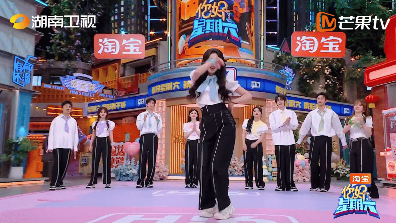 孔雪儿舞这两下梦回THE9这才是正统女爱豆！动作丝滑又撩人，氛围感直接封神，一秒