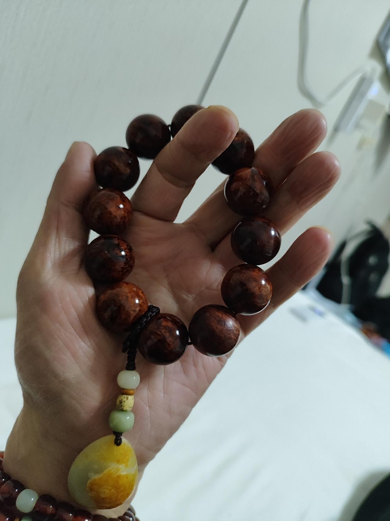 以前的司机是保镖，现在的司机是杀手，不杀死自己就杀死别人。