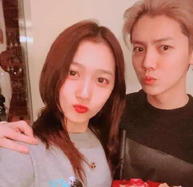 顶流女星深夜被锤恋情
 
关晓彤这次真冤。狗仔一句“她甩鹿晗追王安宇”，全网追着