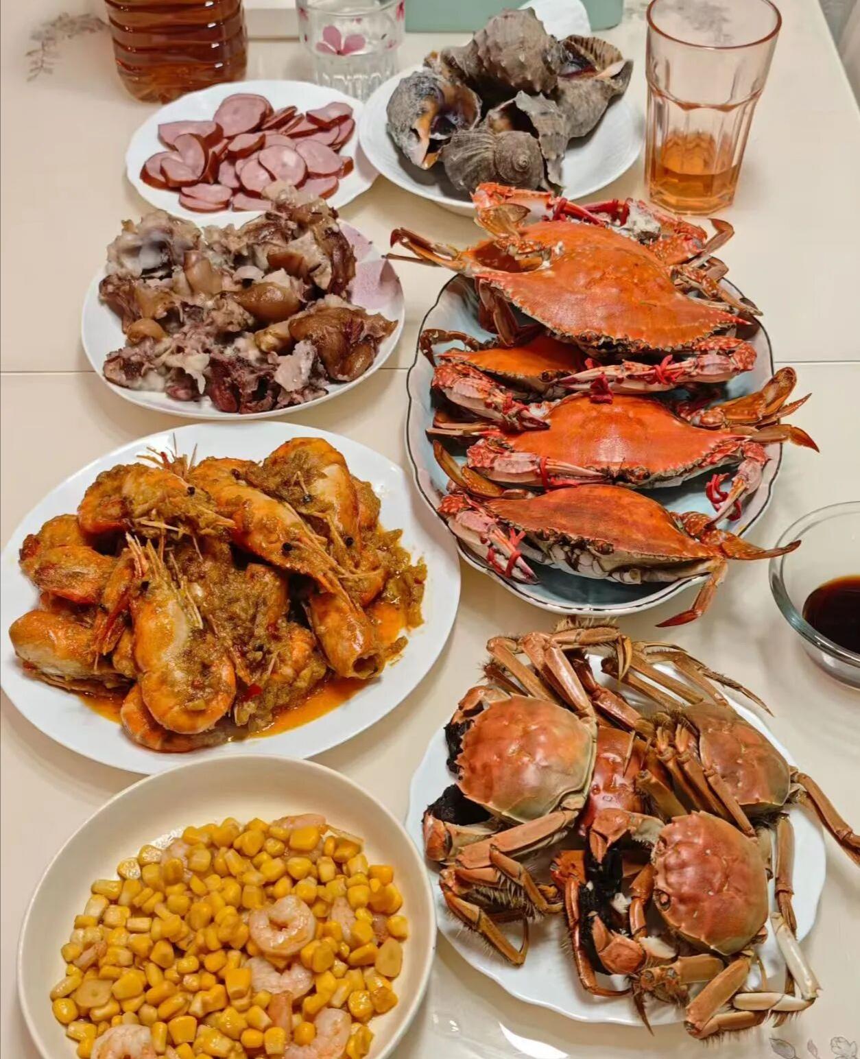 金色十月、一餐海鲜、一份真心带着自家地里、院里的土货去看望朋友，一只土鸡，一兜土