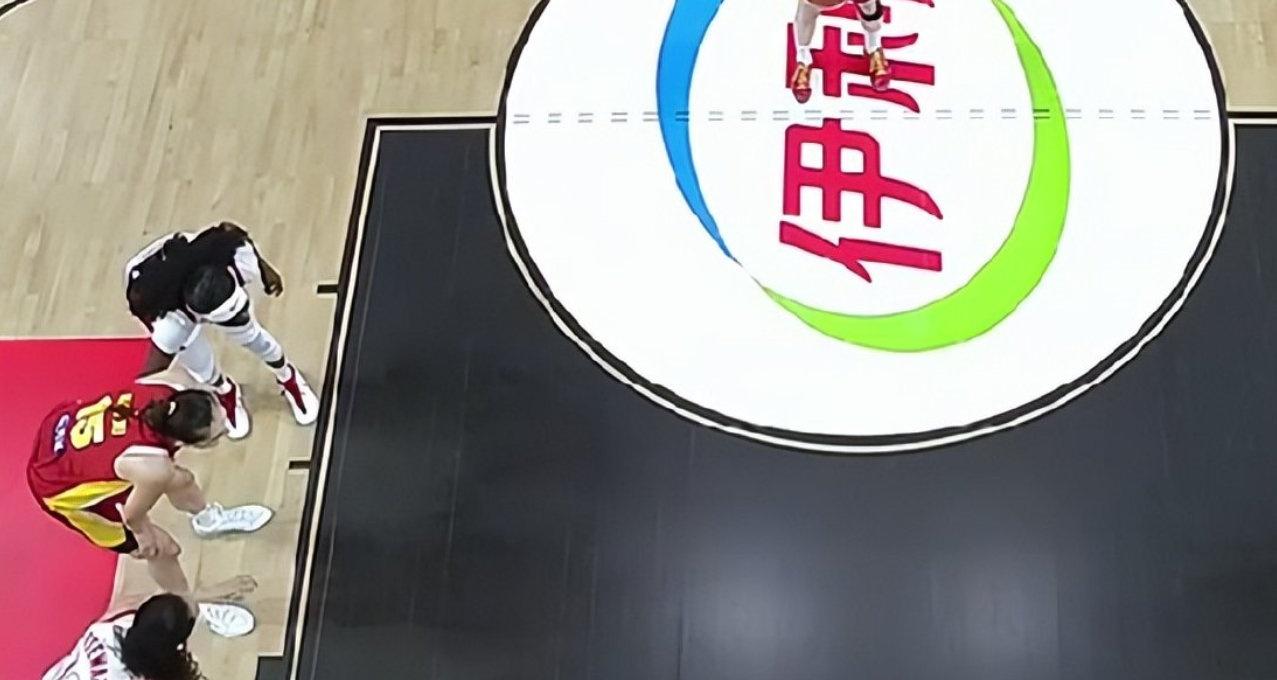 29-49！中国女篮得分困难，半场相差20分，就像小学生遇到大学生 ​​​